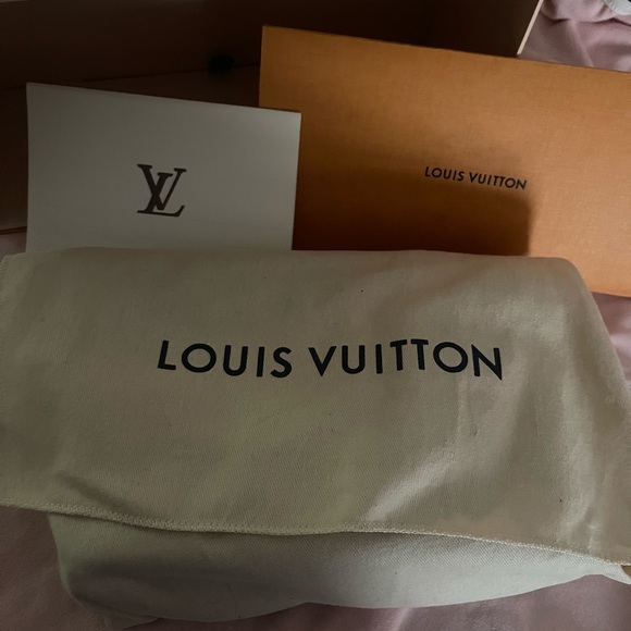 Louis Vuitton Pallas Clutch - Picture 2 of 8